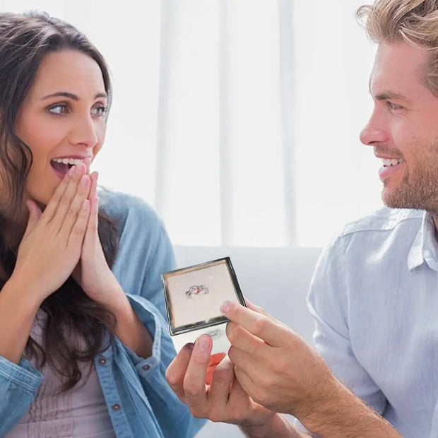 Luora™ Surprise Candle – The flame that hides a secret